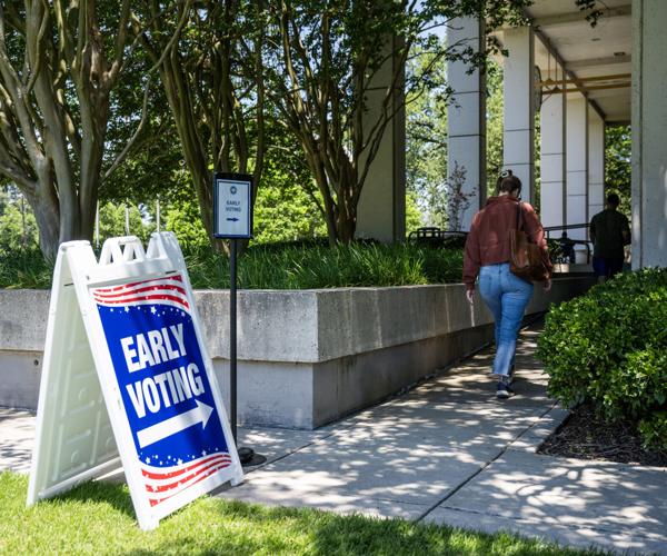 BR.earlyvoting.040426_5006 MJ.JPG