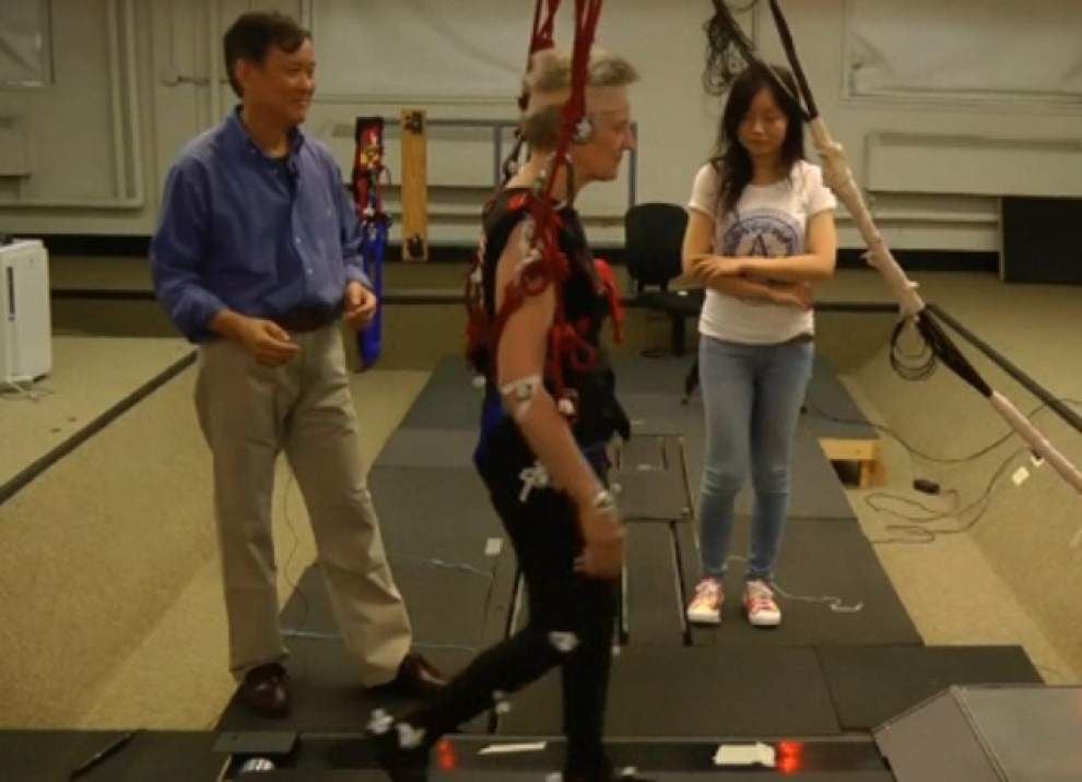 Treadmill ‘trips’ may reduce falls for elderly _lowres