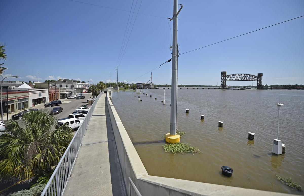 Cops monitoring 'slide' in Atchafalaya Basin levee News