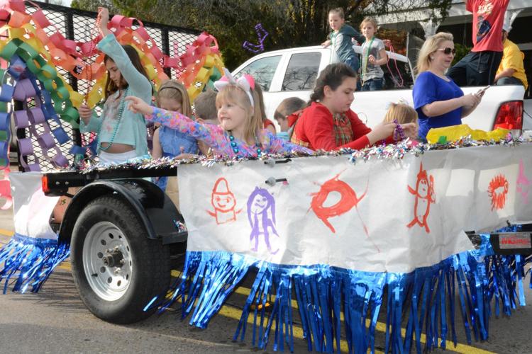 'Don't Stop Believin'' is theme of St. Francisville Christmas parade