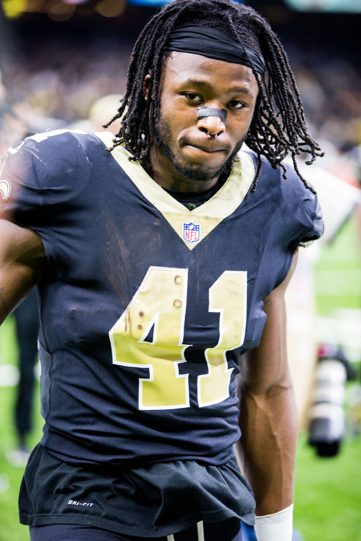 Alvin Kamara Keeps His Rookie of the Year Trophy in His Closet