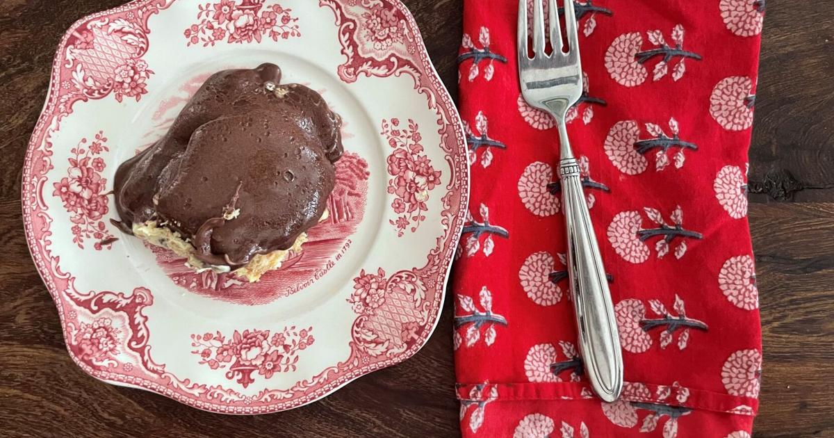 Einfacher Schokoladen-Eclair-Kuchen ist ein schnelles und unterhaltsames ...