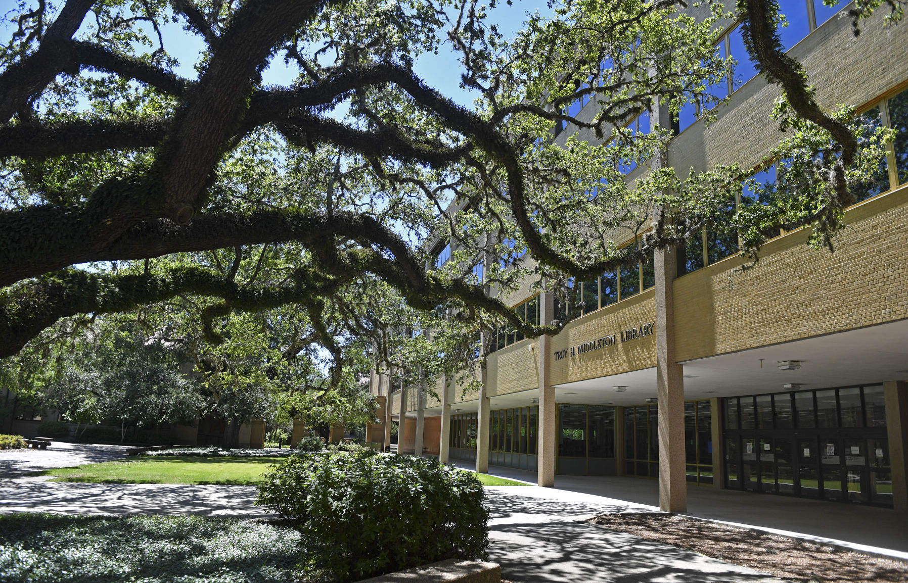 Middleton Family Denounces LSU Library Name Change And Calls It An ...