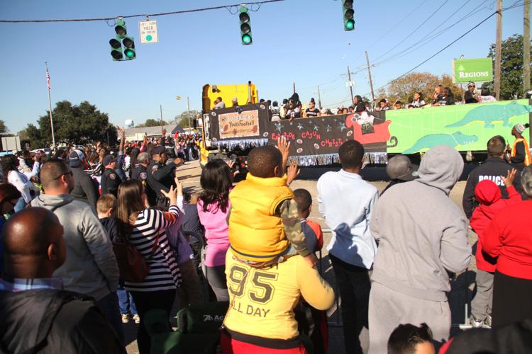 Jambalaya Festival Association's annual Christmas parade rolls through