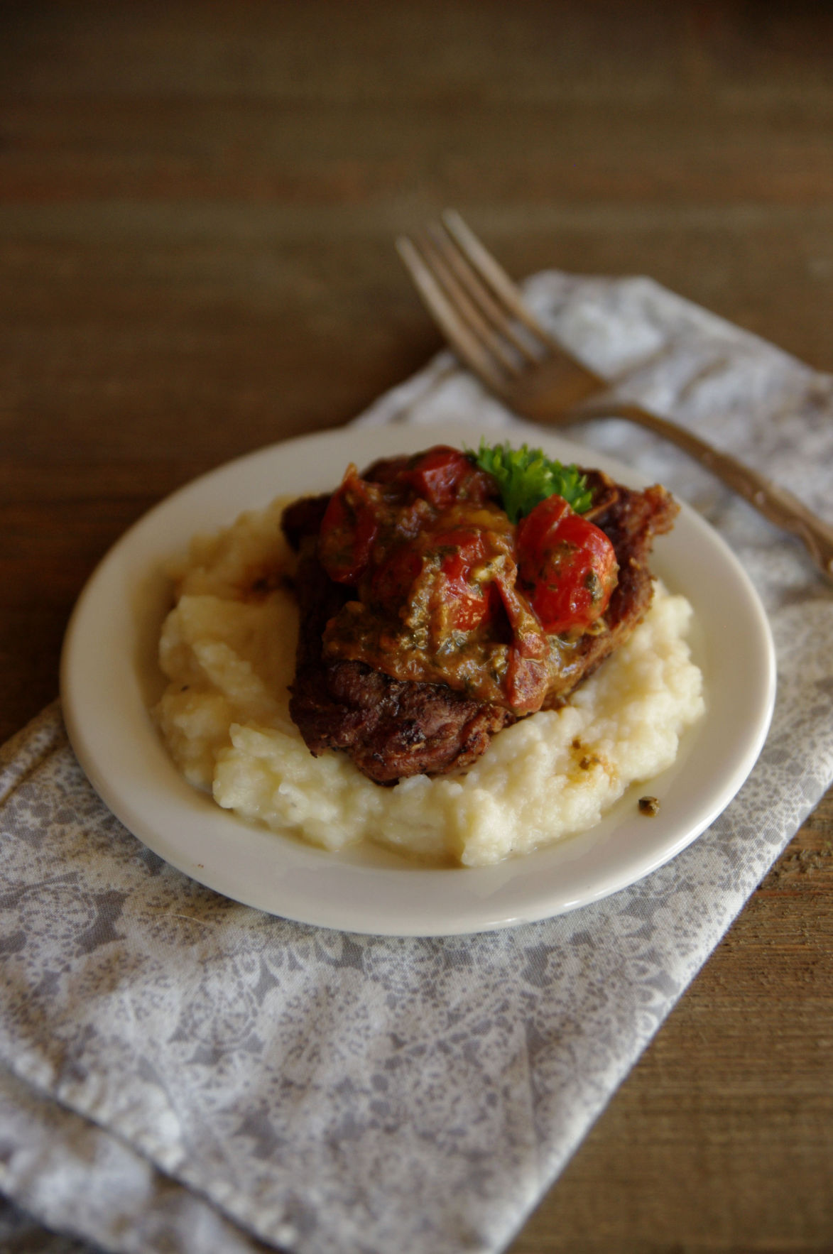 I Eat La. Recipes for Seared Lamb Chops, Cherry Tomato Sauce, Creamed