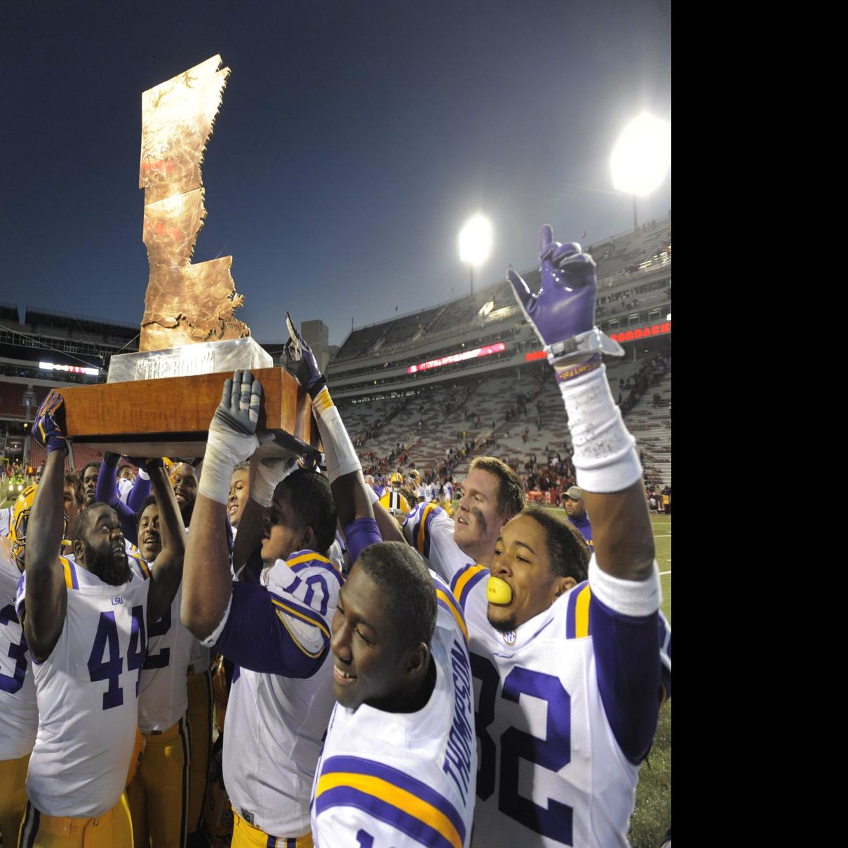 Terrace Marshall Jr. signs with LSU at emotional ceremony