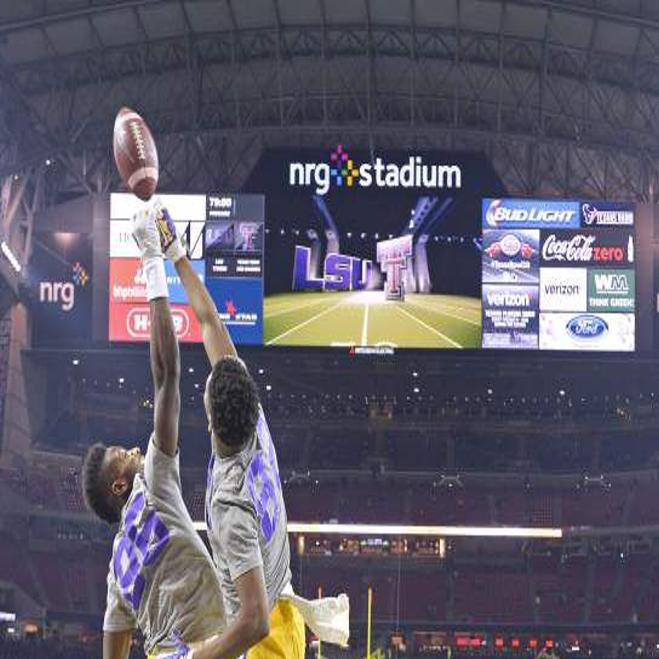 Recruiting And Money Why Lsu Is Playing 7 Neutral Site Games In 9