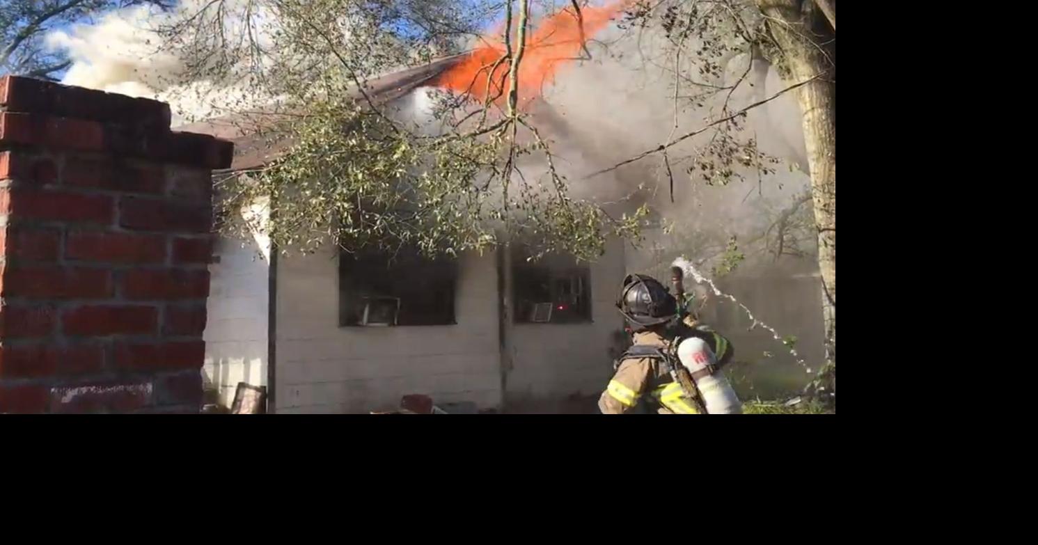 Video Baton Rouge firefighters respond to house fire on Fairfield