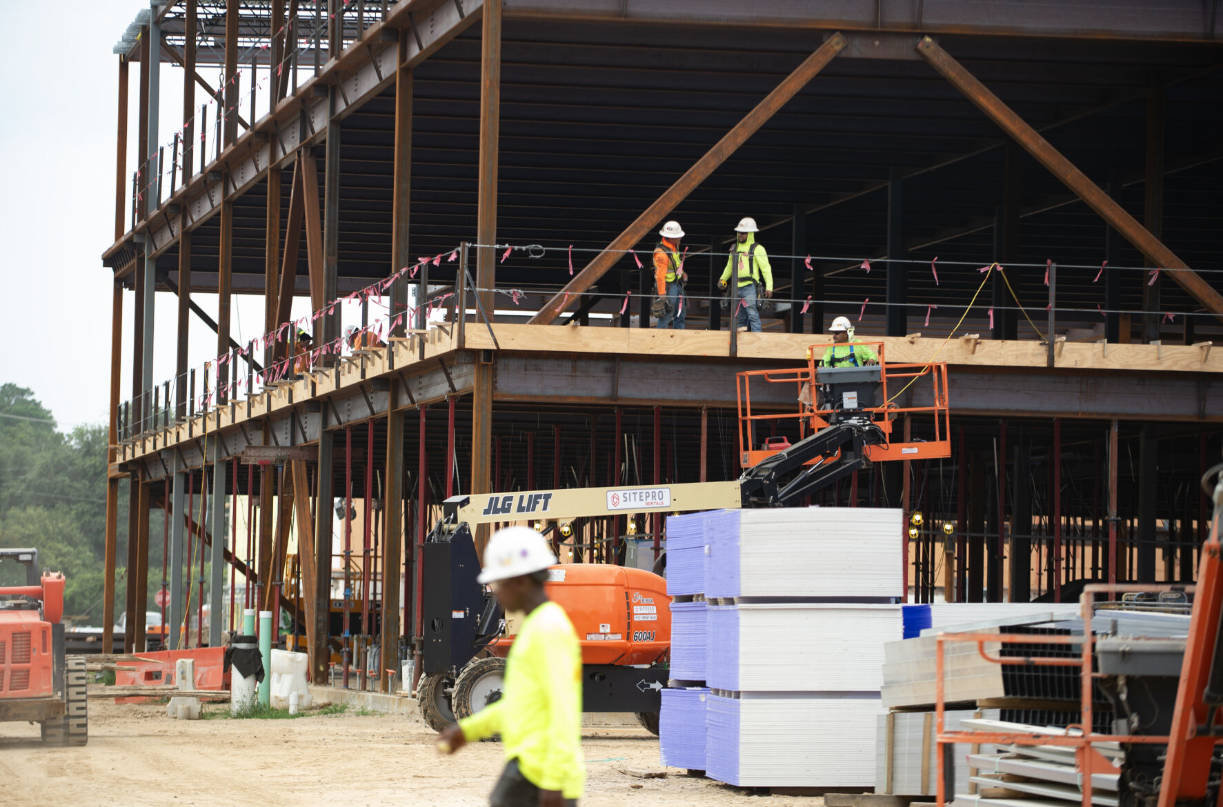 Worker accidently shoots self at Lafayette High School Crime/Police