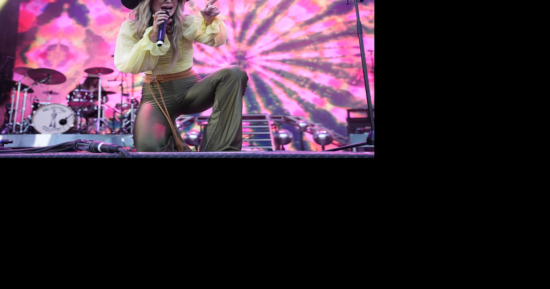 Lainey Wilson one of new voices for 'College GameDay' song