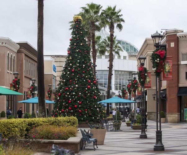 Black Friday shoppers hit Baton Rouge's Mall of Louisiana Courts