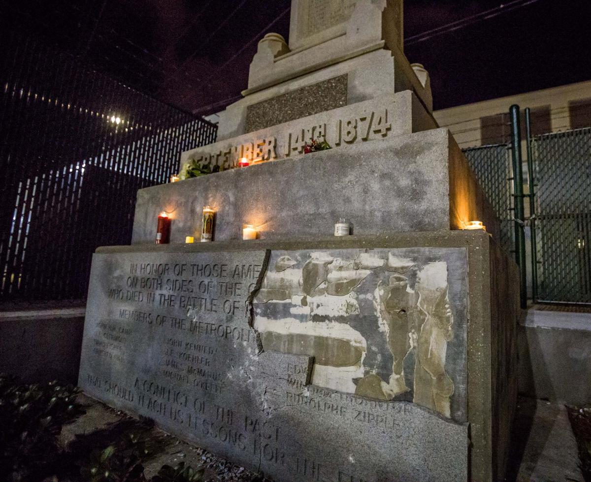 NO.monuments.003042417.jpg