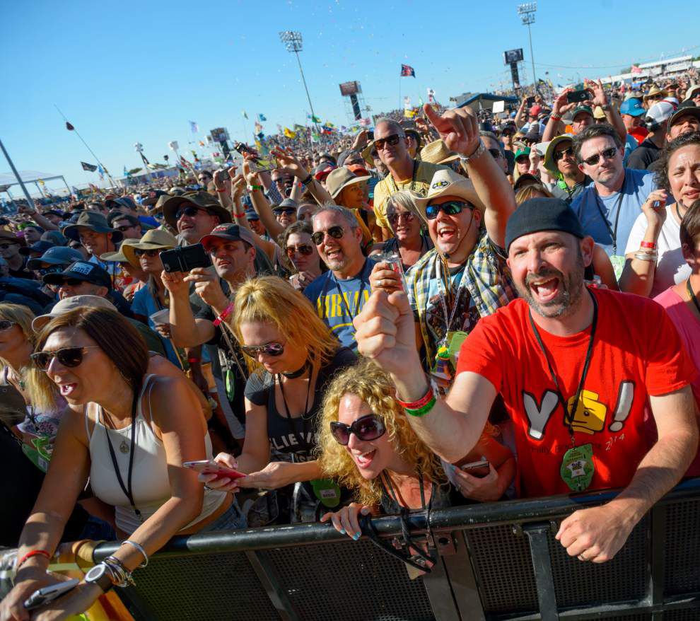 Photos Perfect weather brings skywriting, large crowds at Day 2 of