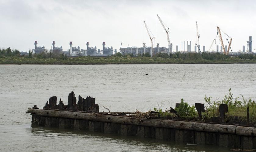 BR.lakechaslng.019.adv