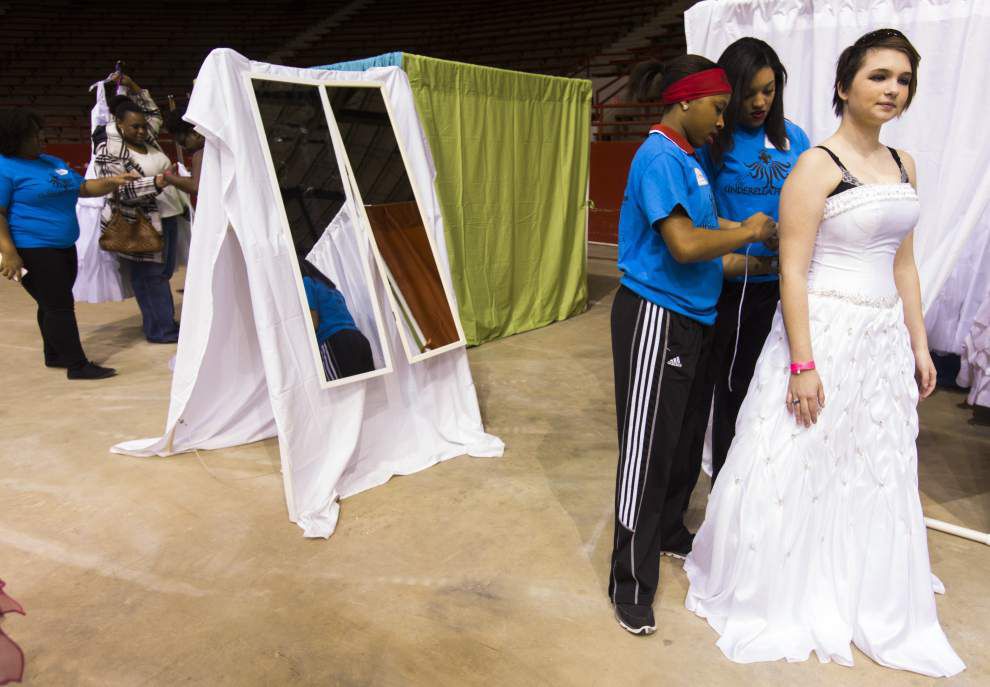 ‘Cinderella Project’ in Lafayette draws hundreds in search of perfect prom dress _lowres