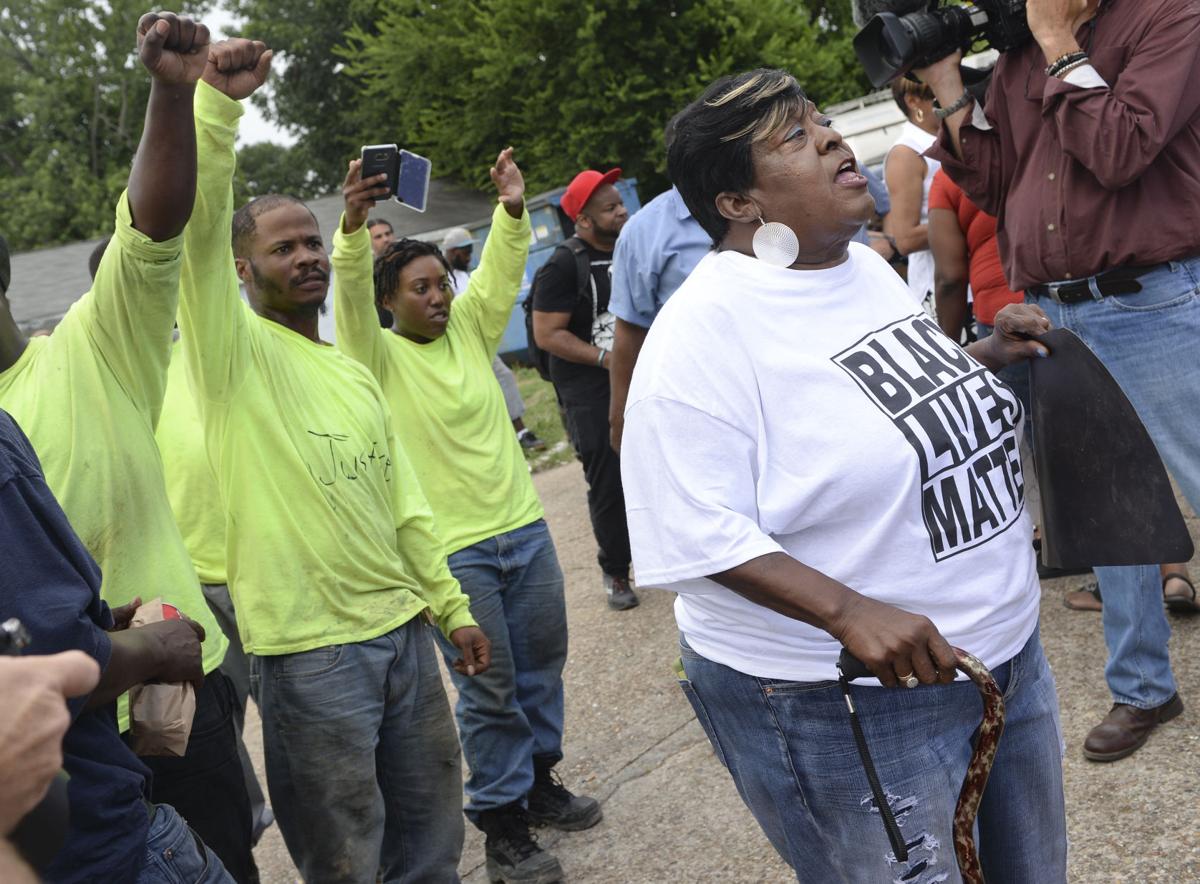 SterlingProtestContinues.070716 HS 472.JPG