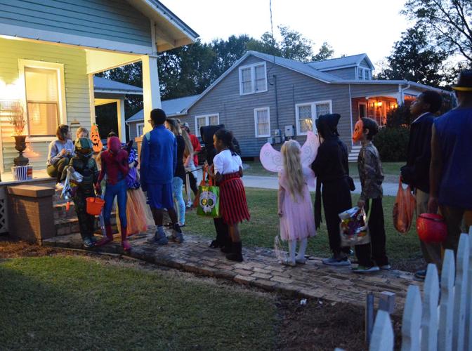 Residents decorate houses, don costumes for Halloween in St