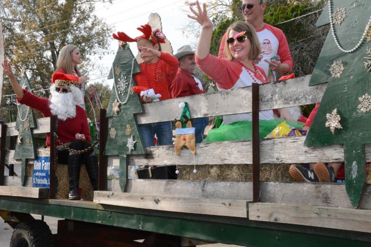 'Don't Stop Believin'' is theme of St. Francisville Christmas parade