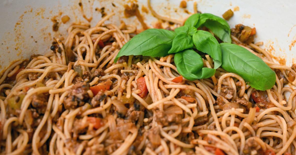 Culinary Medicine 101: Spaghetti, Meat, Lentils, Salad | Food/Restaurants Culinary Medicine 101: Spaghetti, Meat, Lentils, Salad | Food/Restaurants