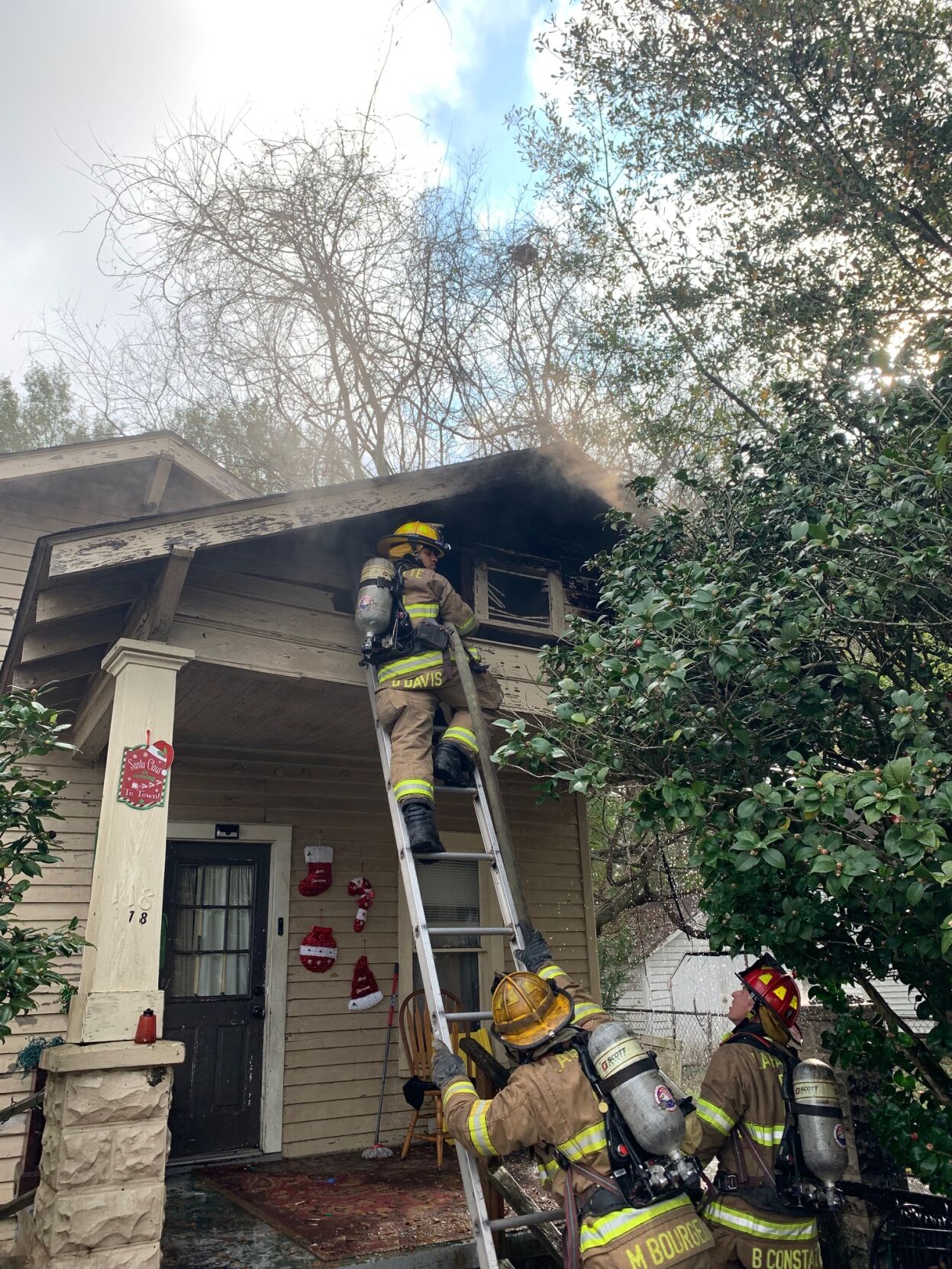 House damaged, no one injured in Street of Love house fire in Lafayette