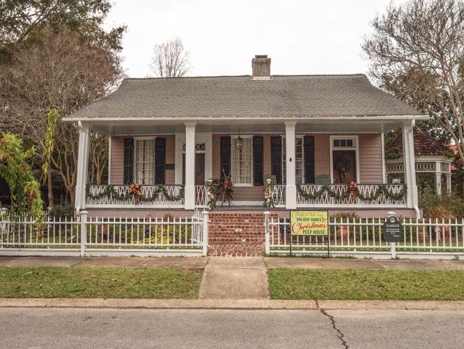 St. Francisville homes, park all dressed up for Christmastime St