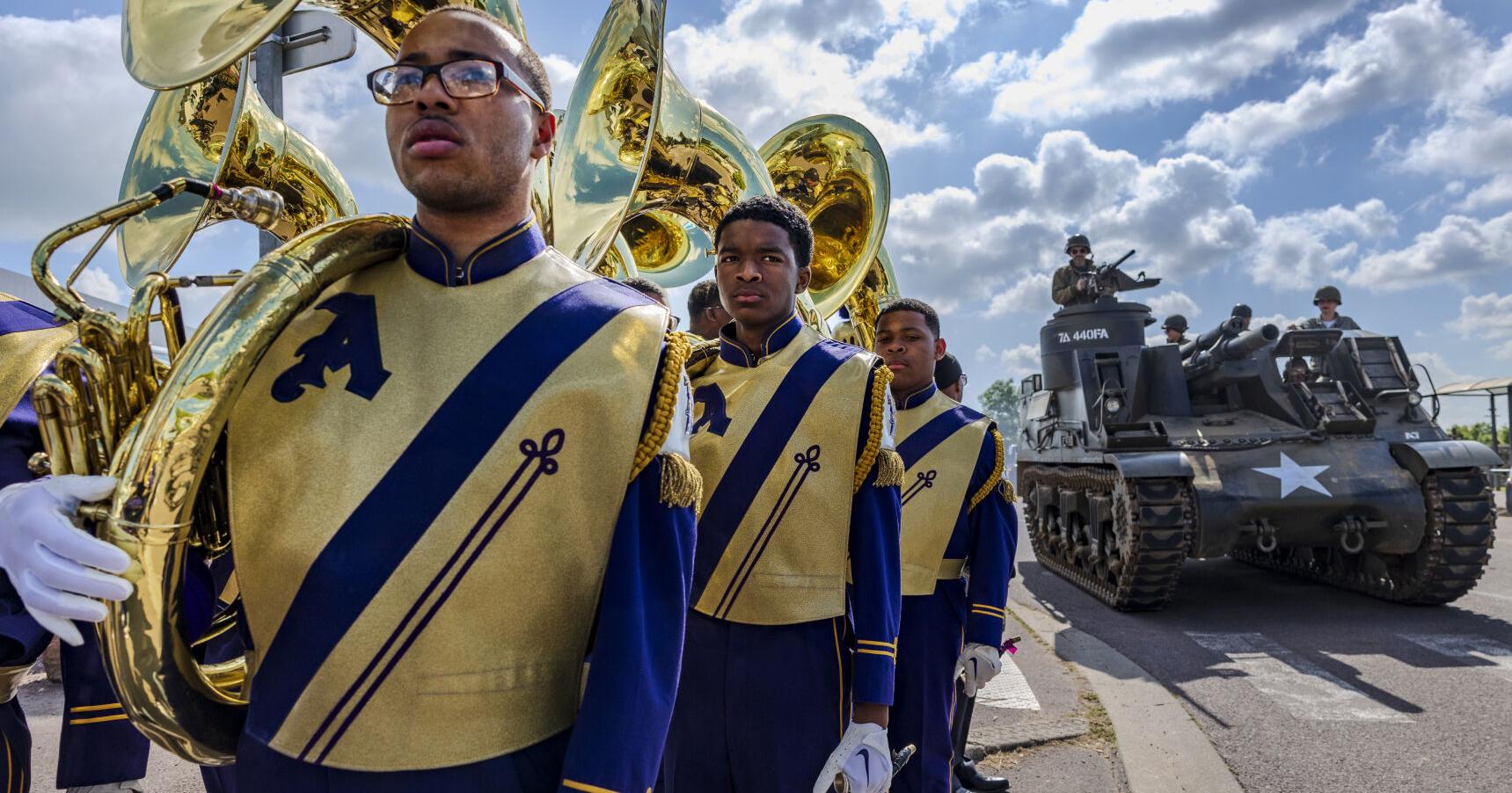 St. Aug Marching 100 dodges tanks, storms beach in France | Entertainment/Life - Vimarsana News