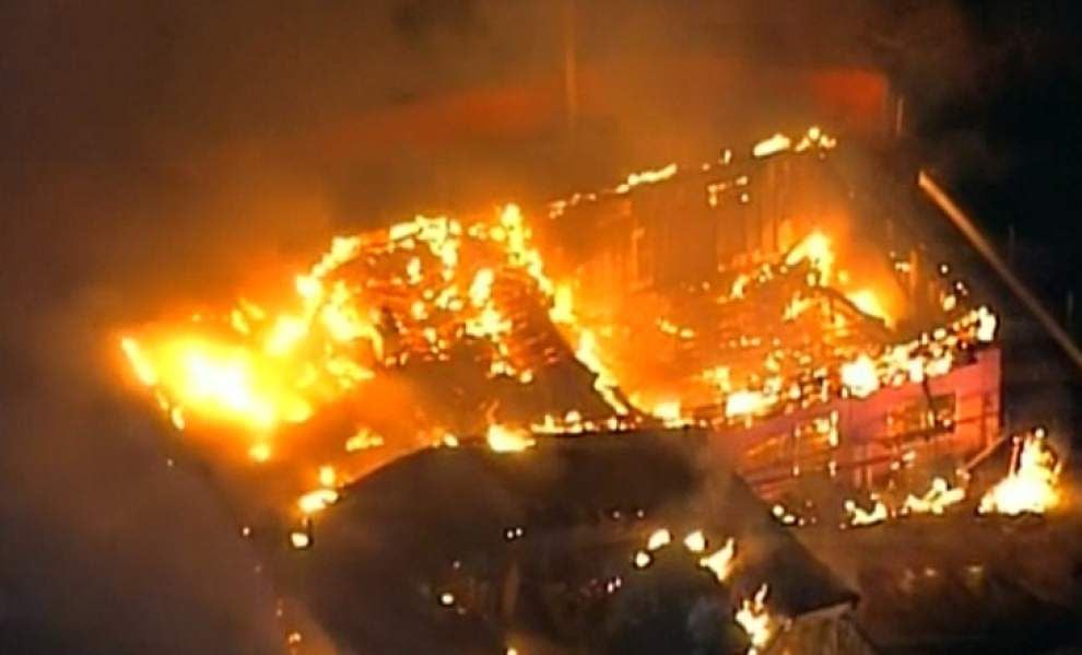 At least a dozen Ferguson businesses burn _lowres