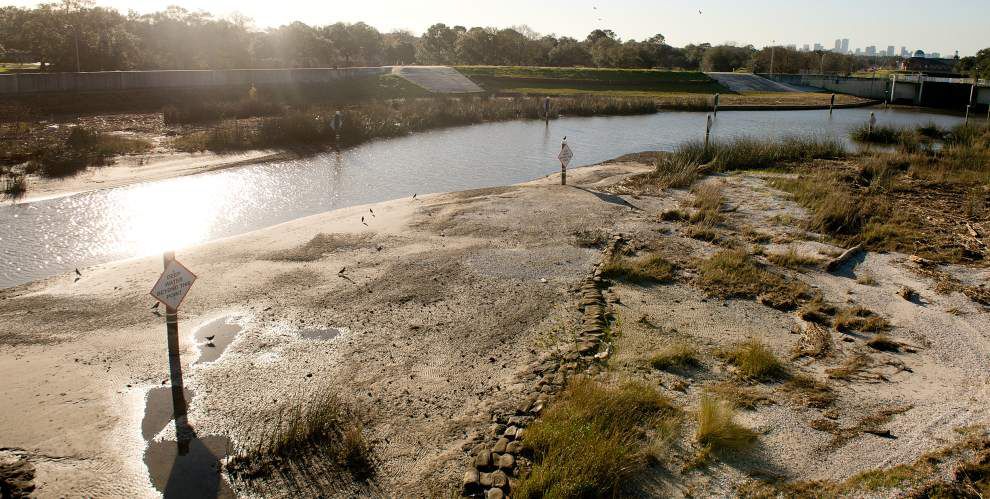 Photos: Wind drives down water levels in Lake Pontchartrain, exposing land _lowres