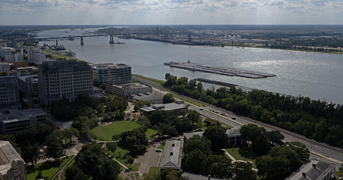 Baton Rouge-area leaders 'at a loss' as Mississippi River bridge delayed again. See why.