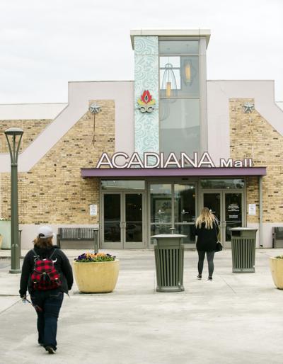 Women S Fashion Boutique Versona Coming To The Acadiana Mall Next