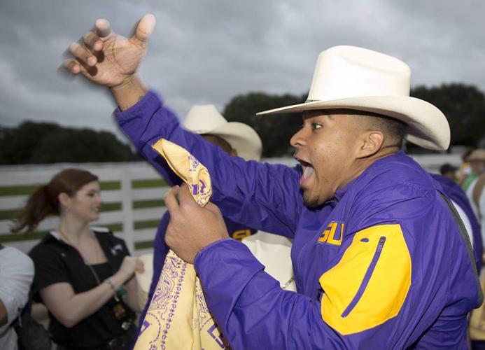Cowboy hats and rodeo games, LSU Tigers get into Texas spirit during