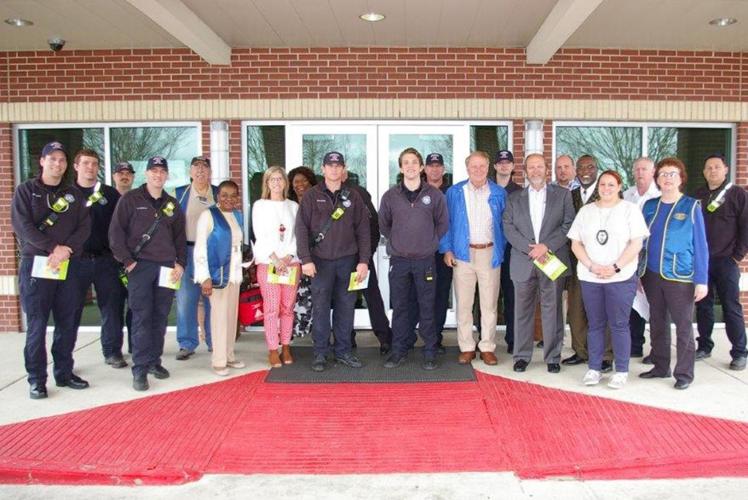 Zachary officials, Kiwanis members read to children at Zachary Early