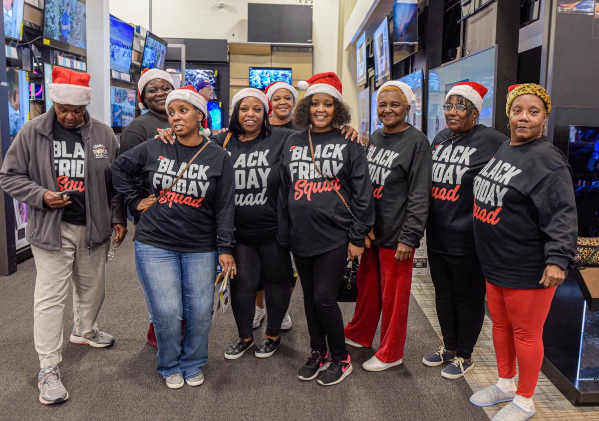 Black Friday In Lafayette Yields Big Smiles As Family Friends Bond Over Nailing Big Deals Business Theadvocate Com