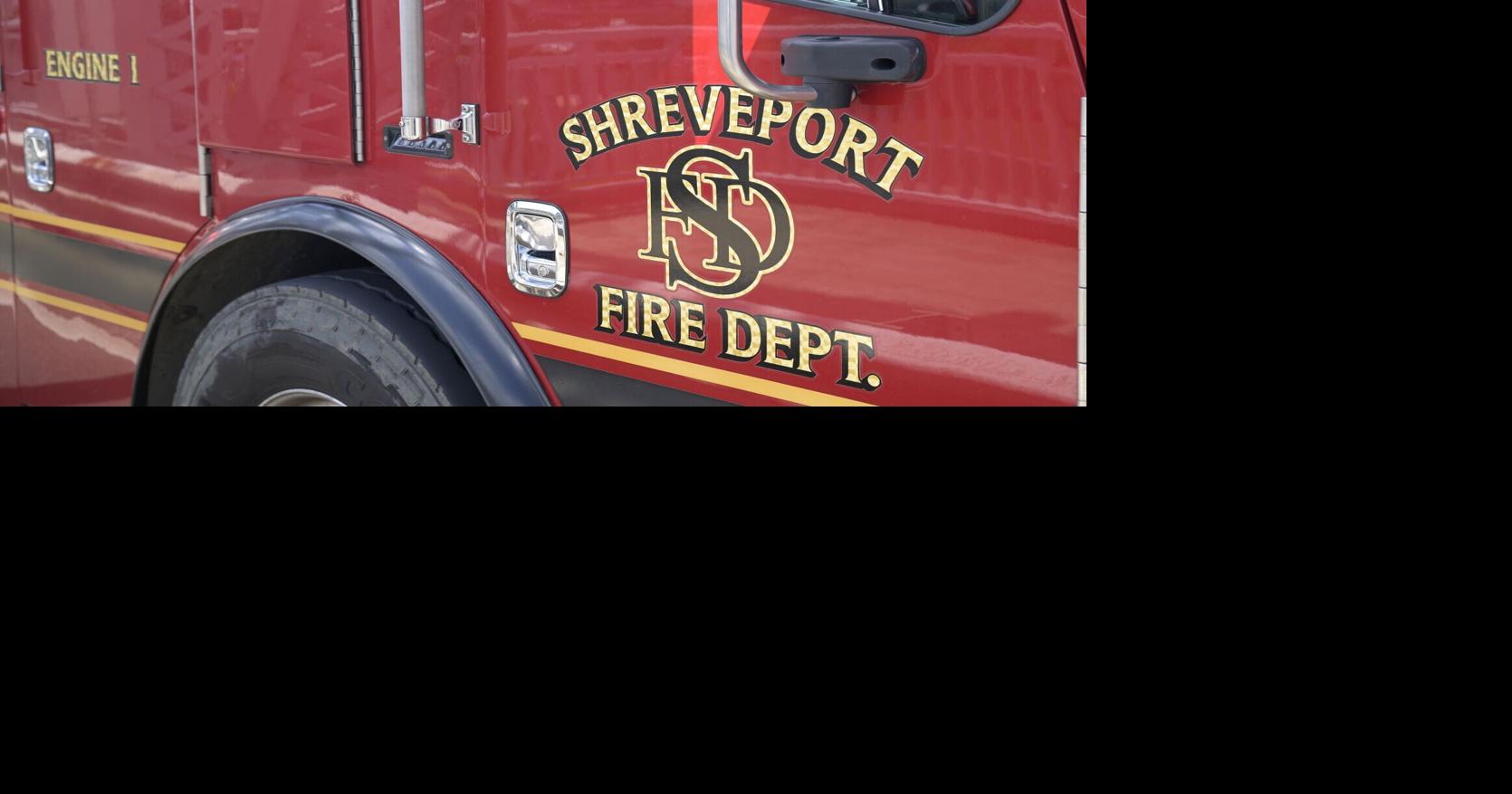 Shreveport firefighters battle fire at closed water park along Interstate 20