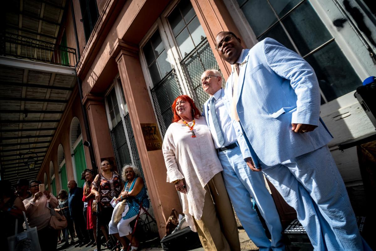 NO.blackpapers.061718.01211