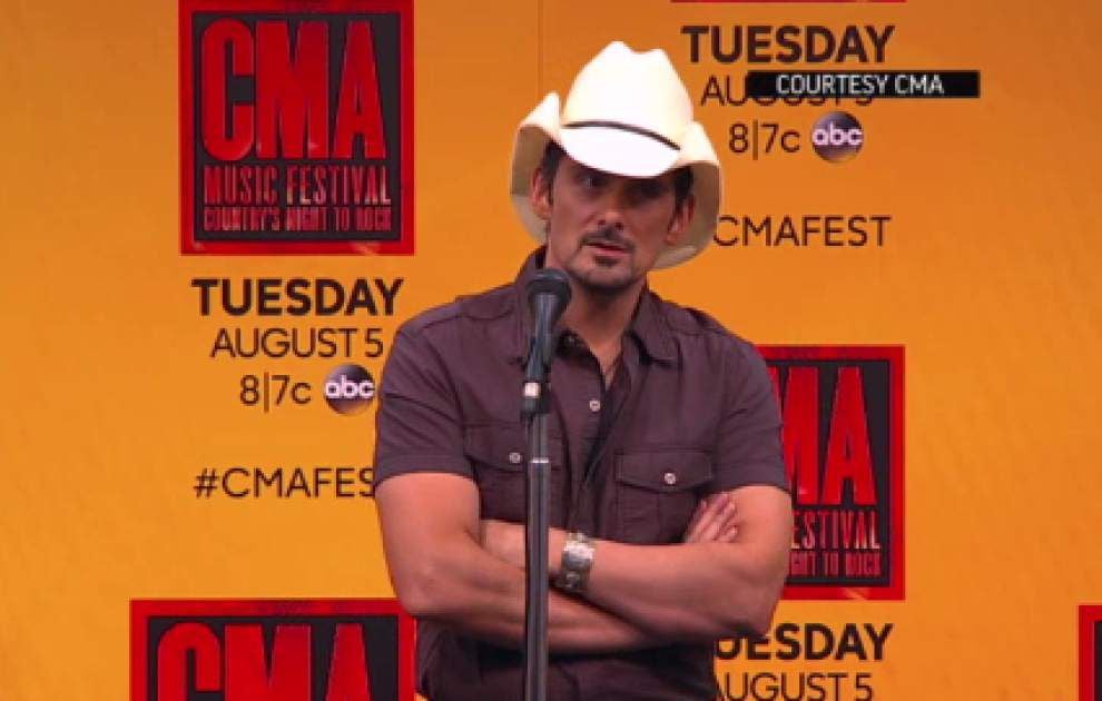 Brad Paisley reunites with Army officer _lowres