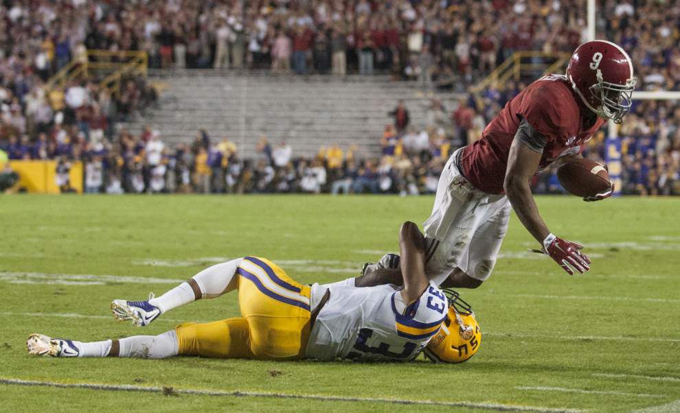 Alabama wide receiver Amari Cooper (9) catches a pass against