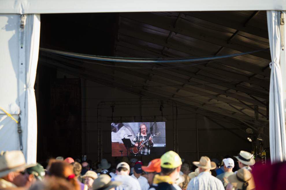 Photos Perfect weather brings skywriting, large crowds at Day 2 of