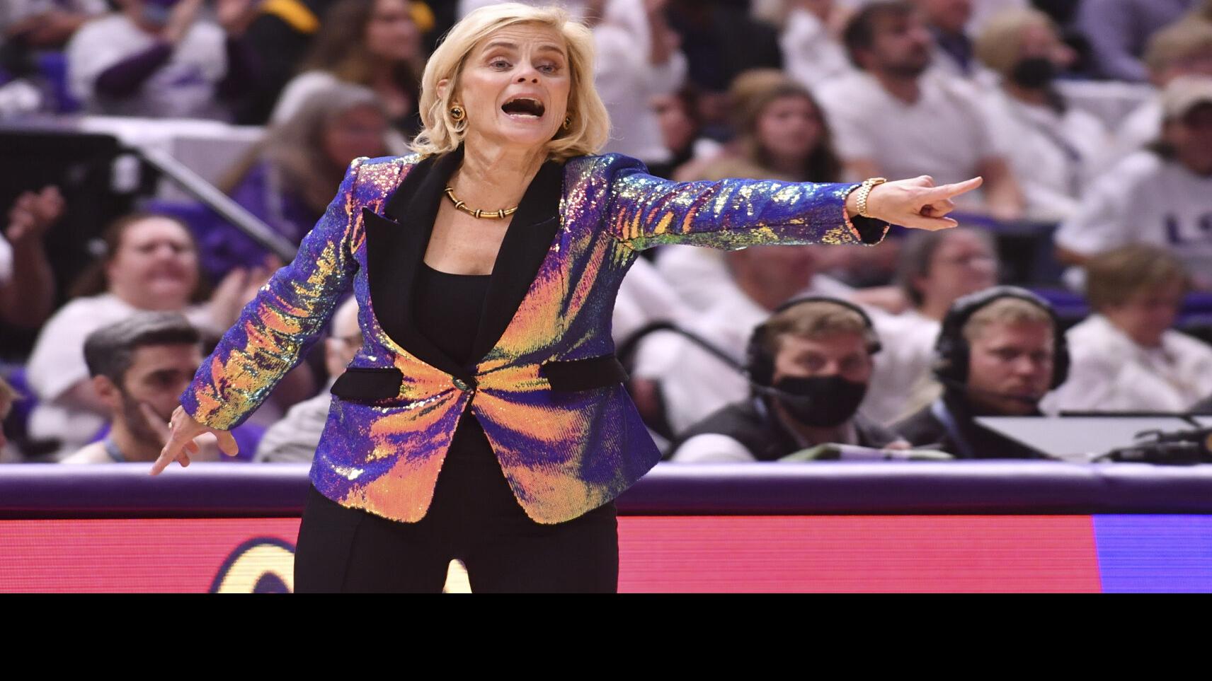 Kim Mulkey's outfits: LSU coach's style during 2023 NCAA tournament