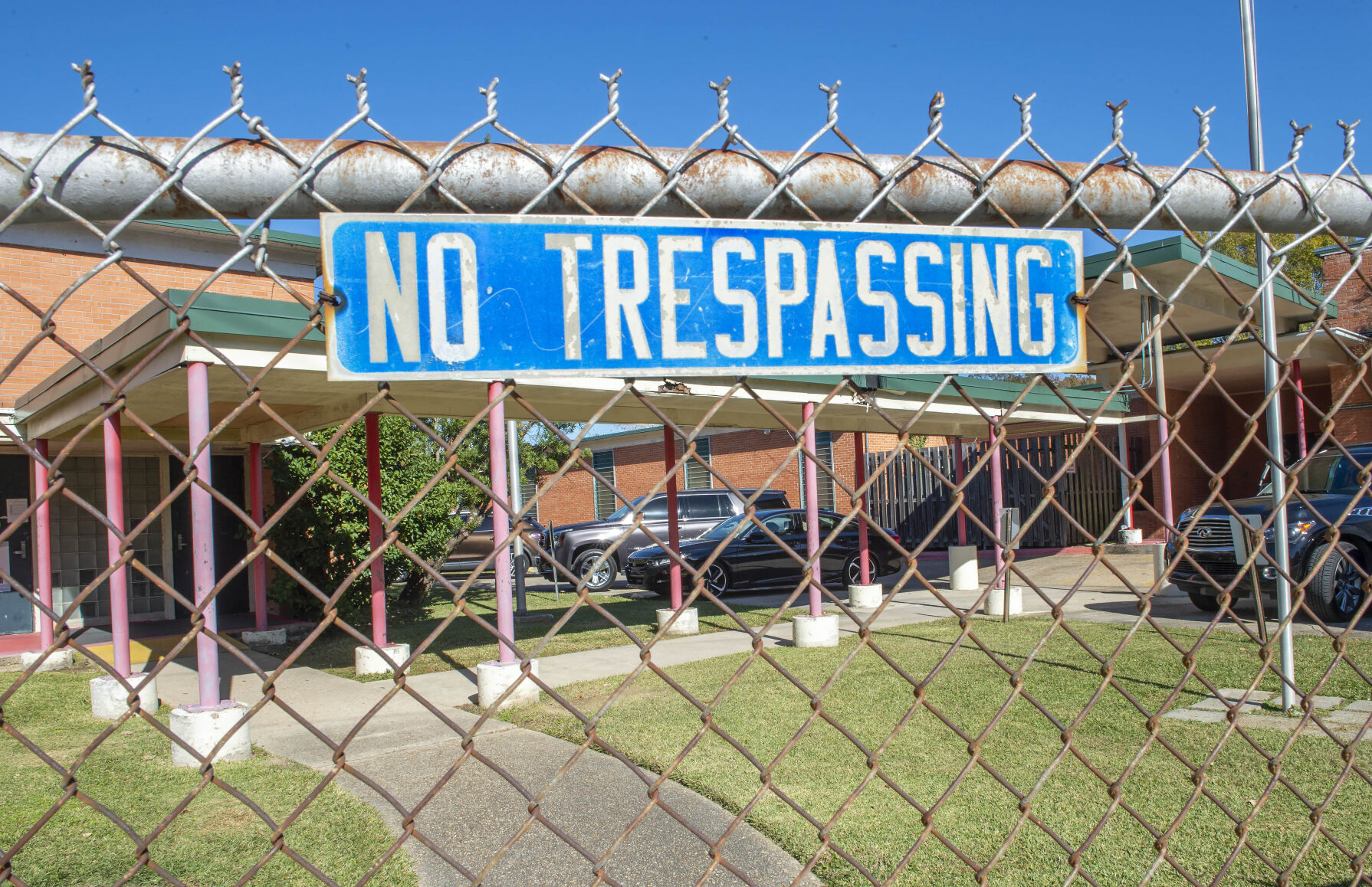 New campus, old problems: Alternative school could move from 1 shabby building to another - Vimarsana News