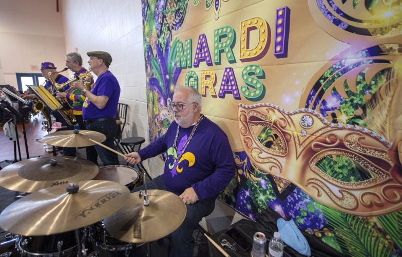 Mardi Gras theme Senior Sock Hop gets toes tapping at Lamar Dixon Expo