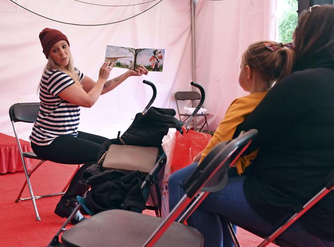 BR.bookfestival.110319 HS 752.JPG