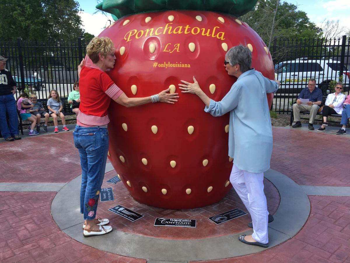 Giant strawberry statue in Ponchatoula has 'berry' photogenic