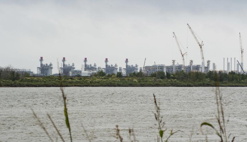 BR.lakechaslng.018.adv