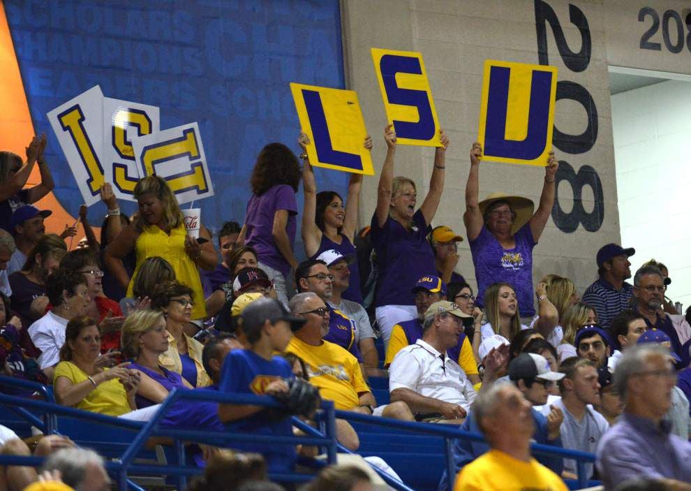 ‘This team’s special’ LSU baseball rallies past Florida, 53, in