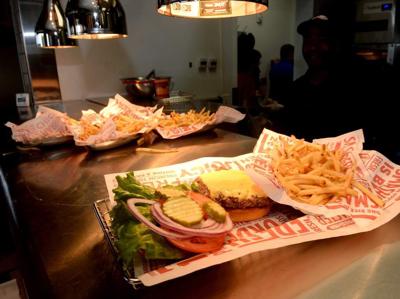 Smashburger Closes Corporate Boulevard Location In Baton Rouge Premium Fresh Juicy Better Burgers With A Variety Of Toppings Make For