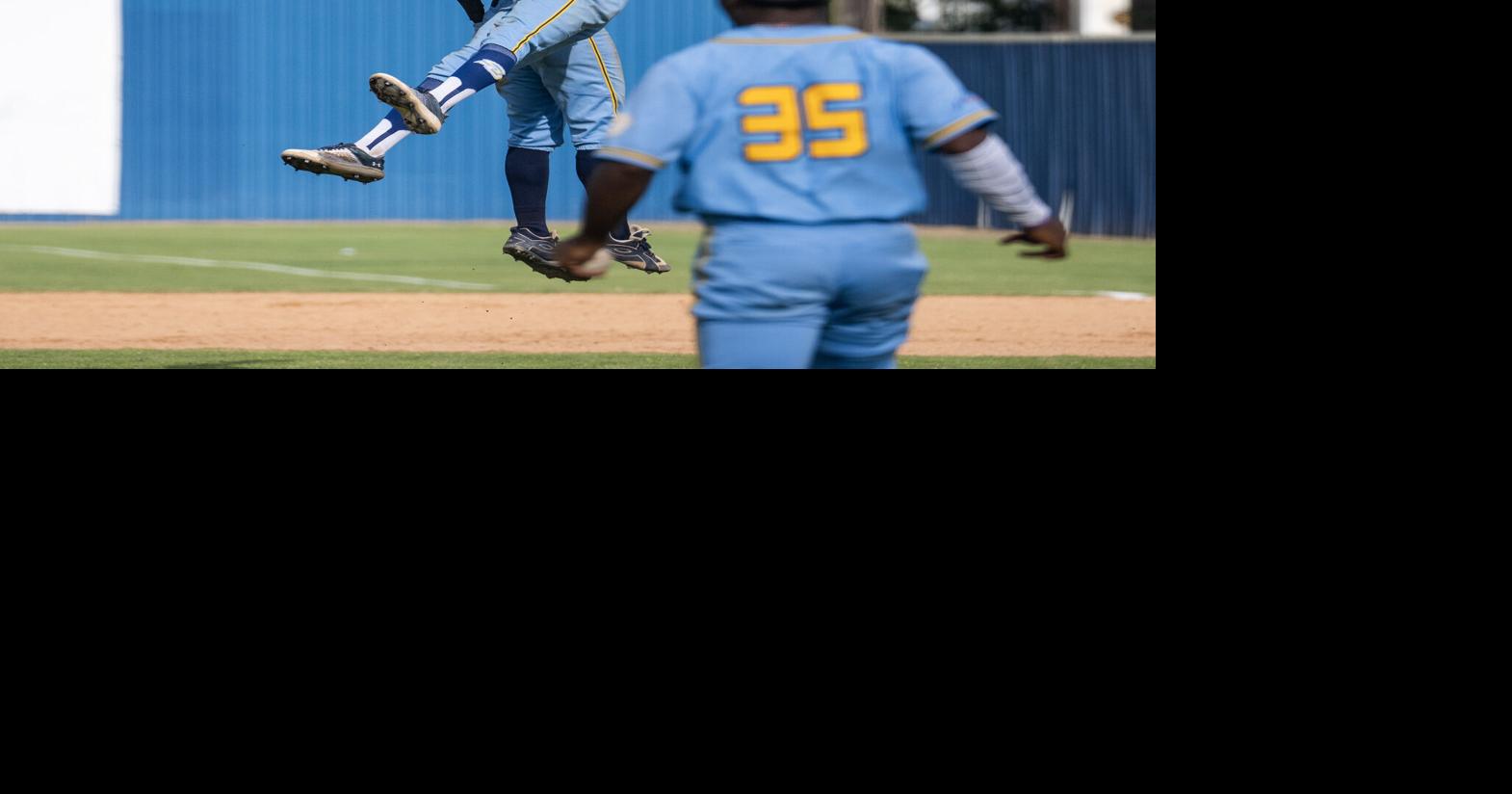 Photos: Southern rallies from down 7 to sweep Arkansas-Pine Bluff 16-15