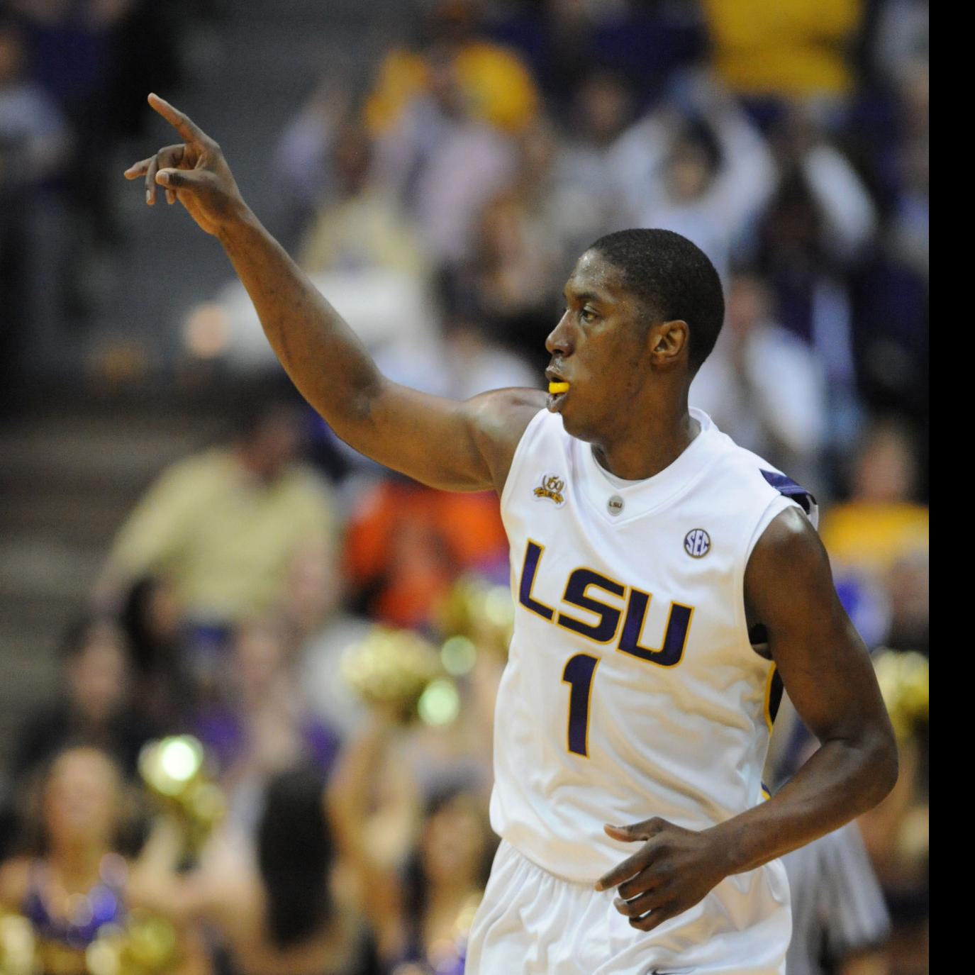 Will Wade Promoting Former Lsu Star Tasmin Mitchell To Full Time