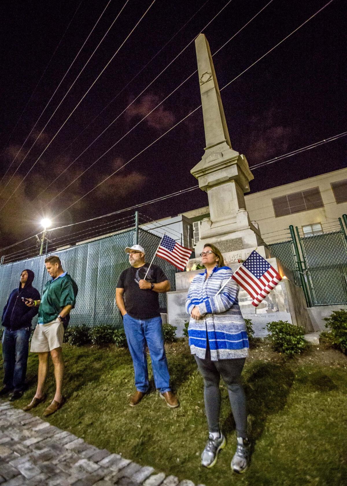 NO.monuments.002042417.jpg