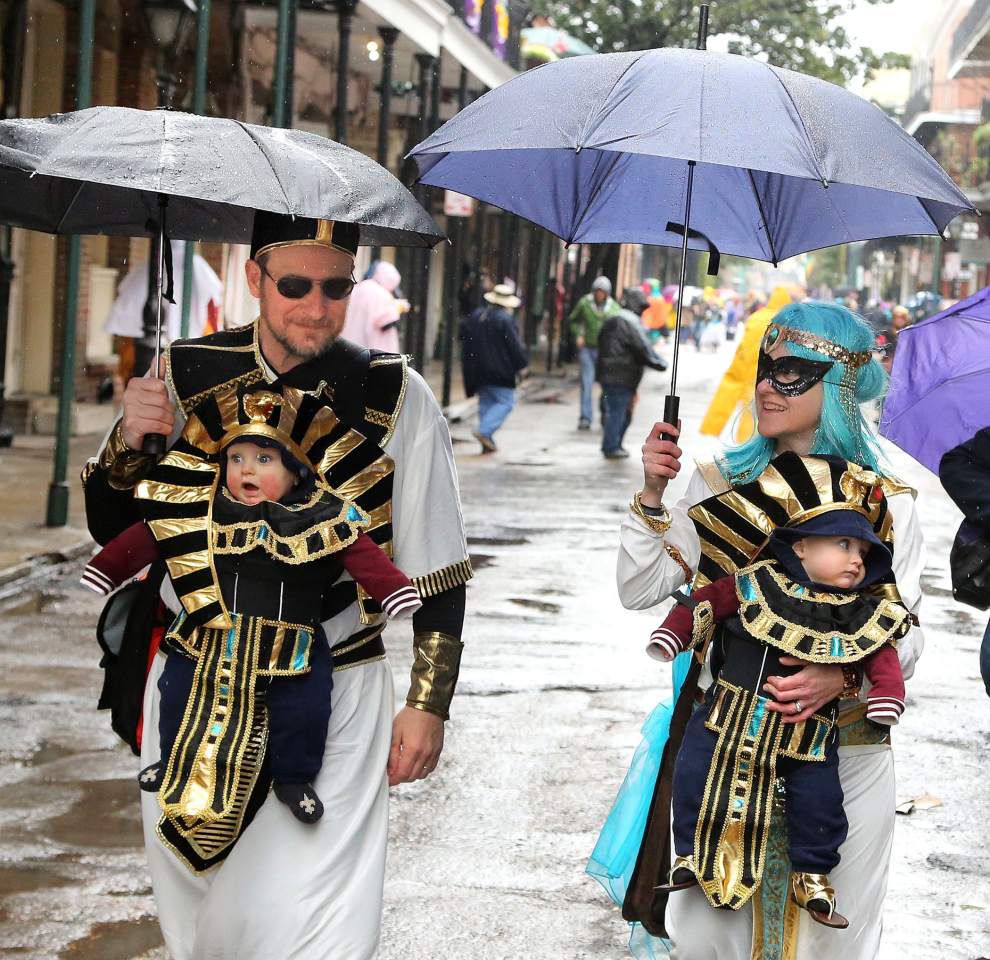 Rex reigns over cold, wet Mardi Gras _lowres